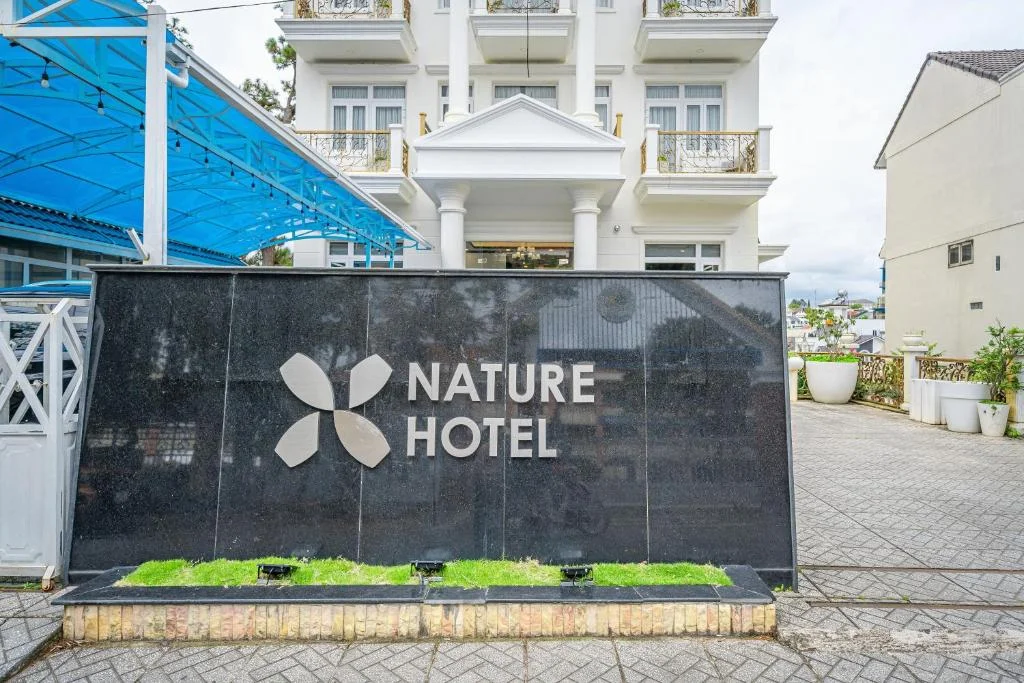 Review 24h Staycation tại Nature Hotel: Ban công view phố và những trải nghiệm ấm áp